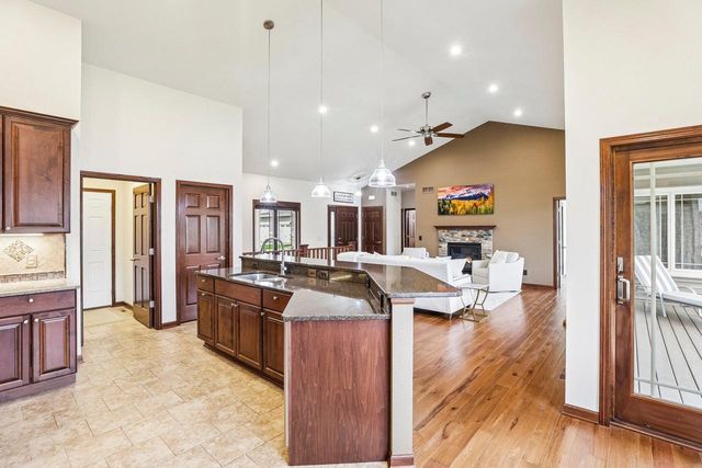 248 Greenway Circle, Deerfield, WI 53531