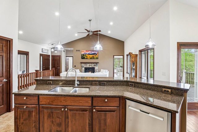 248 Greenway Circle, Deerfield, WI 53531