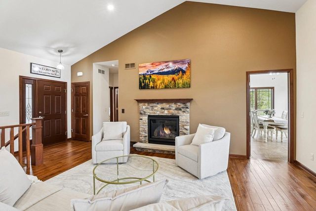 248 Greenway Circle, Deerfield, WI 53531