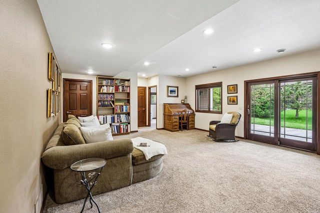 248 Greenway Circle, Deerfield, WI 53531