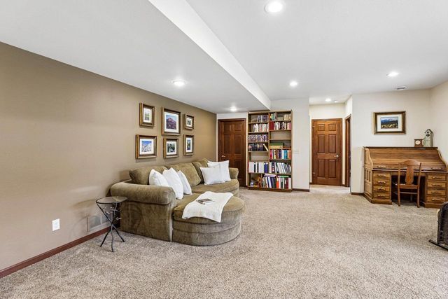 248 Greenway Circle, Deerfield, WI 53531