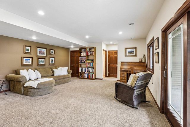 248 Greenway Circle, Deerfield, WI 53531