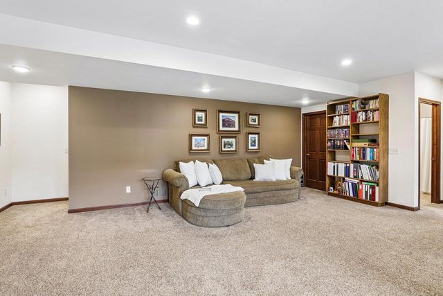 248 Greenway Circle, Deerfield, WI 53531