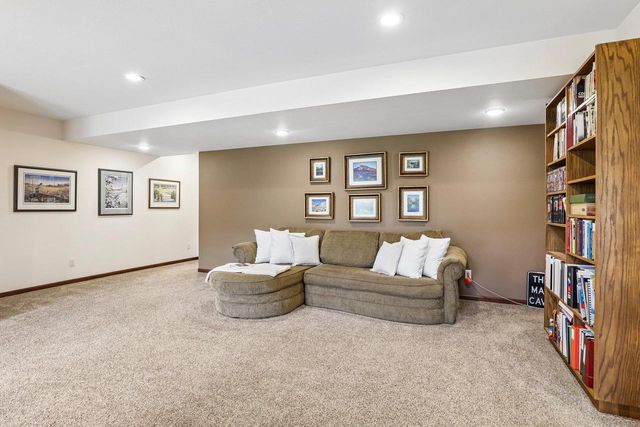 248 Greenway Circle, Deerfield, WI 53531