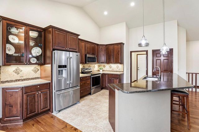 248 Greenway Circle, Deerfield, WI 53531