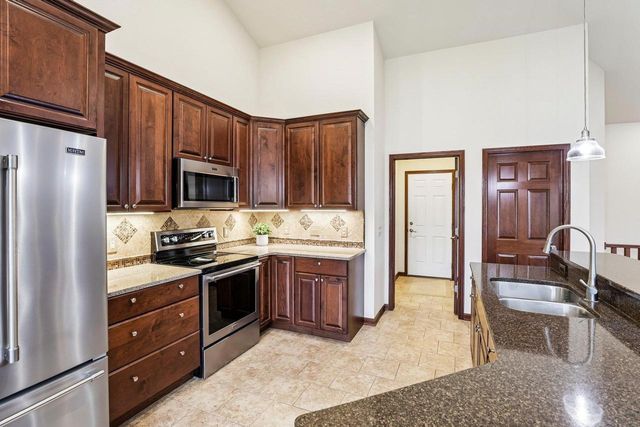 248 Greenway Circle, Deerfield, WI 53531