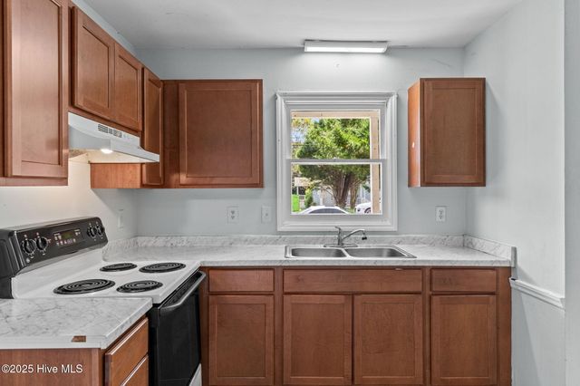 812 S 13th Street, Wilmington, NC 28401