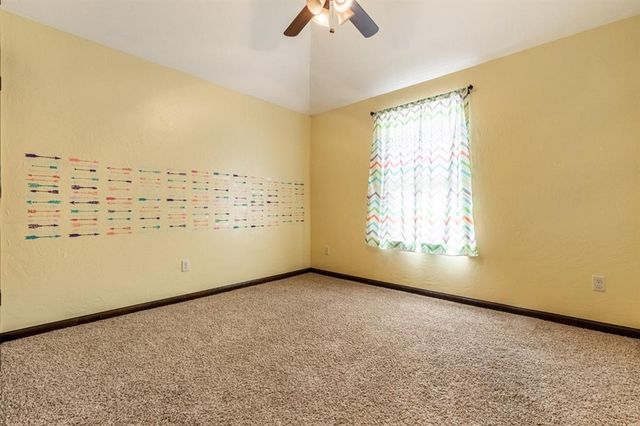 542 W Chickasaw Court Way, Mustang, OK 73064