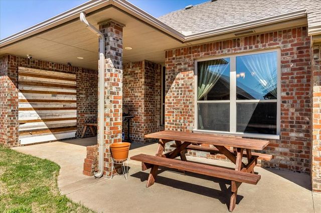 542 W Chickasaw Court Way, Mustang, OK 73064