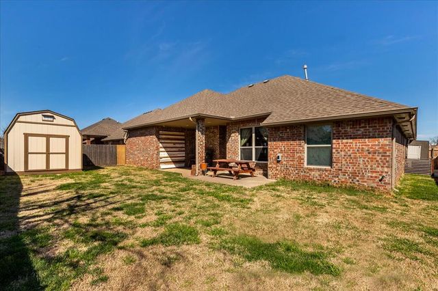 542 W Chickasaw Court Way, Mustang, OK 73064