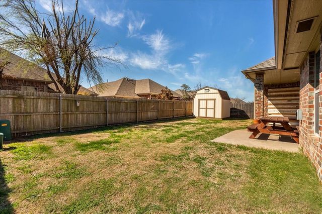 542 W Chickasaw Court Way, Mustang, OK 73064