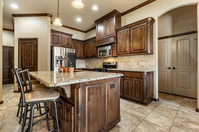 542 W Chickasaw Court Way, Mustang, OK 73064