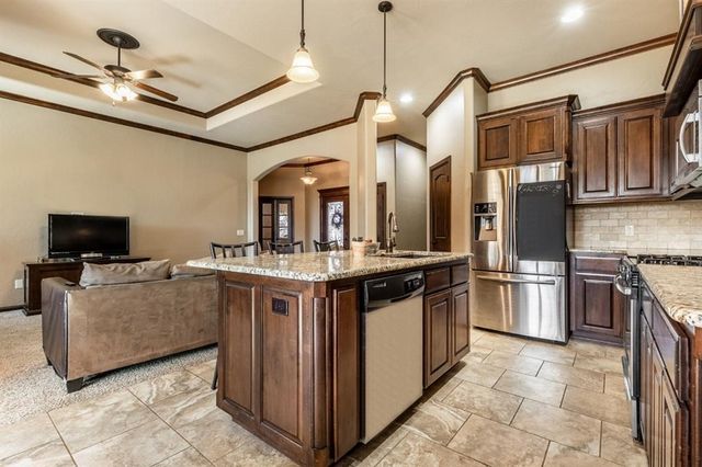 542 W Chickasaw Court Way, Mustang, OK 73064