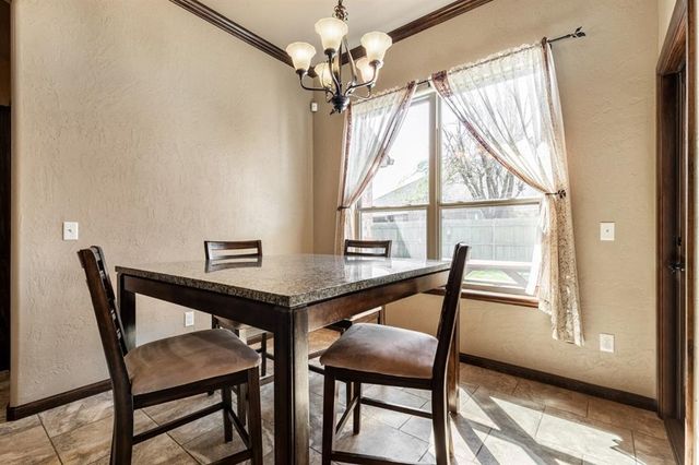 542 W Chickasaw Court Way, Mustang, OK 73064