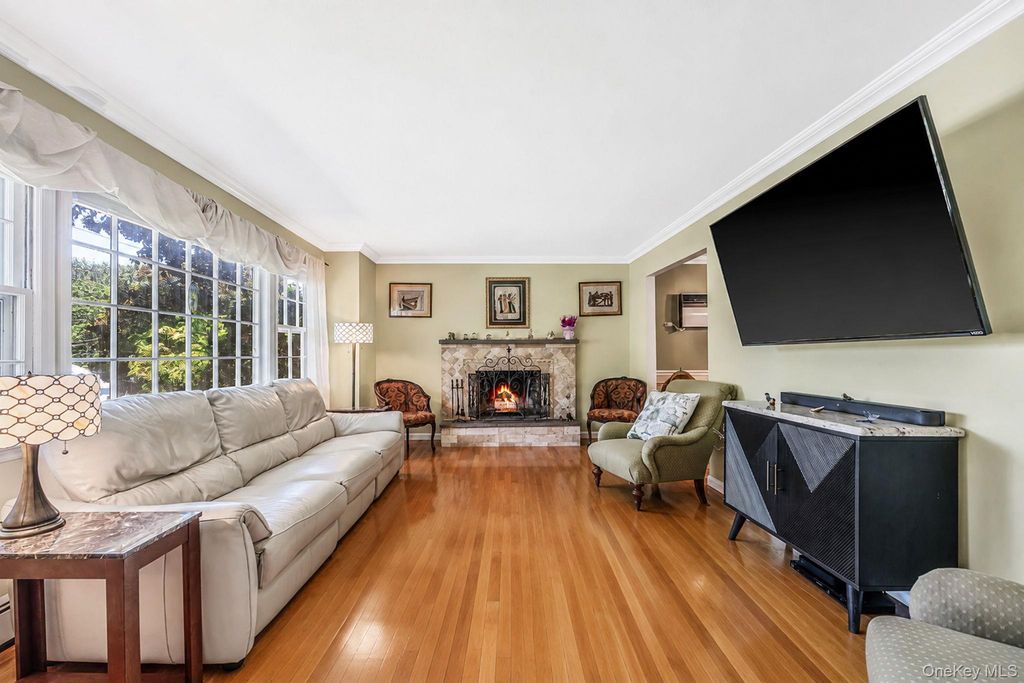 36 Briarwood Drive, Huntington, NY 11743 — photo 2