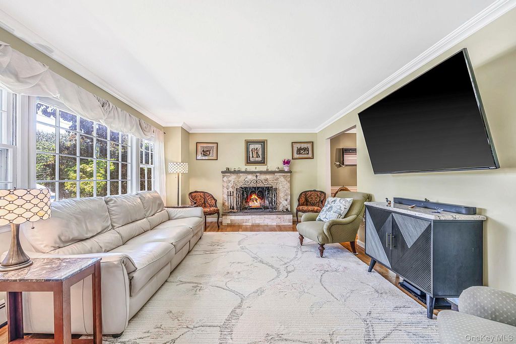 36 Briarwood Drive, Huntington, NY 11743 — photo 3