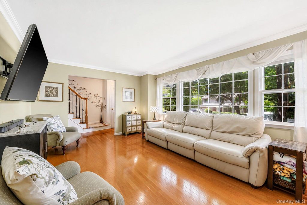 36 Briarwood Drive, Huntington, NY 11743 — photo 4