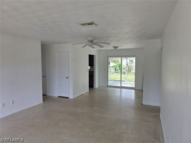 33 Broadway CIR, Fort Myers, FL 33901