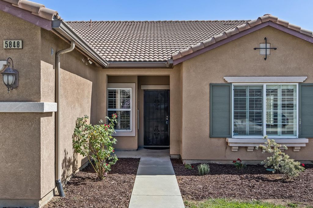 Image 3 of property listing at 5848 E Platt Avenue, Fresno, CA 93727