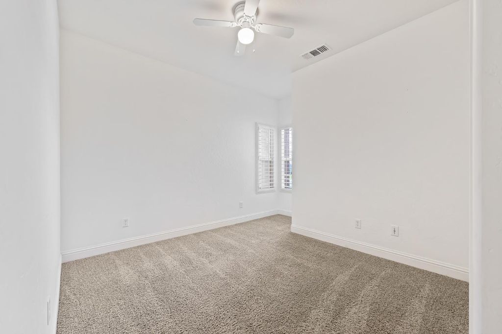 Image 37 of property listing at 5848 E Platt Avenue, Fresno, CA 93727