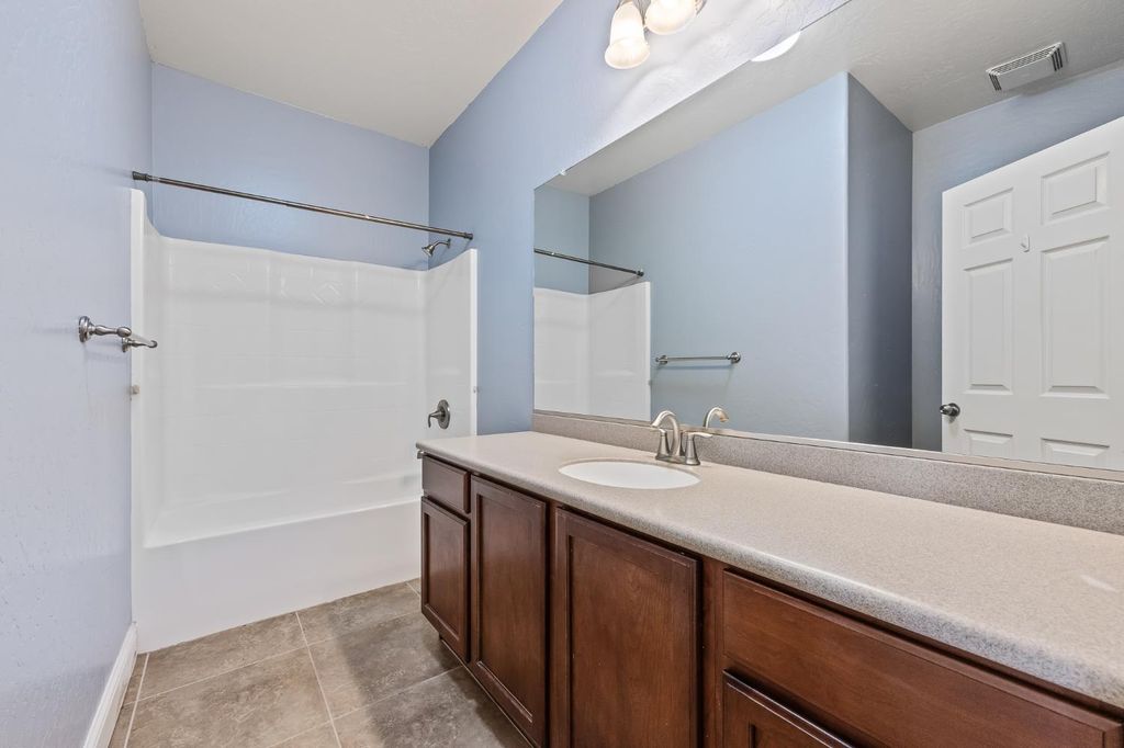 Image 41 of property listing at 5848 E Platt Avenue, Fresno, CA 93727