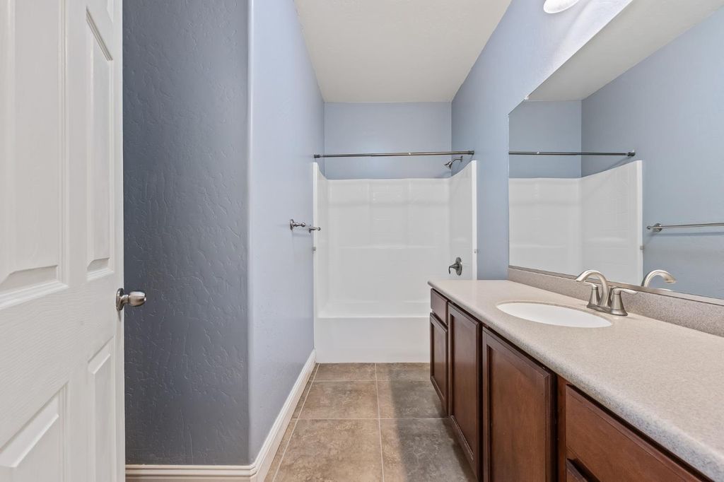 Image 42 of property listing at 5848 E Platt Avenue, Fresno, CA 93727