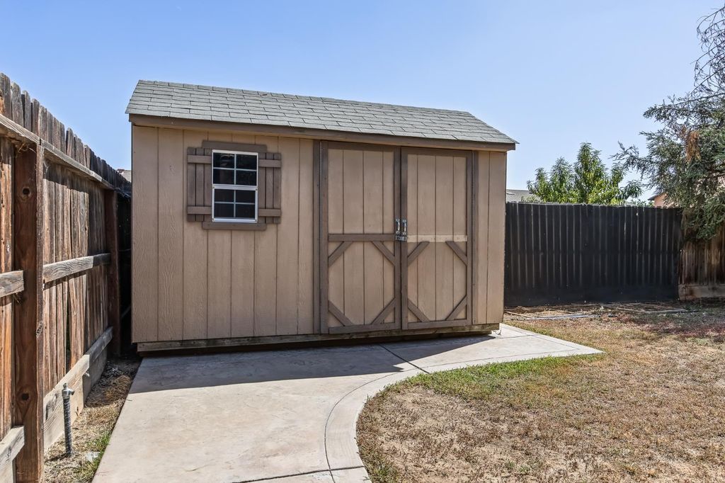 Image 55 of property listing at 5848 E Platt Avenue, Fresno, CA 93727