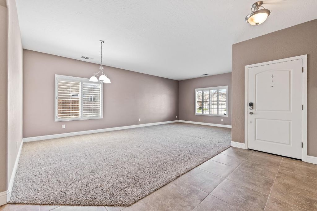 Image 6 of property listing at 5848 E Platt Avenue, Fresno, CA 93727