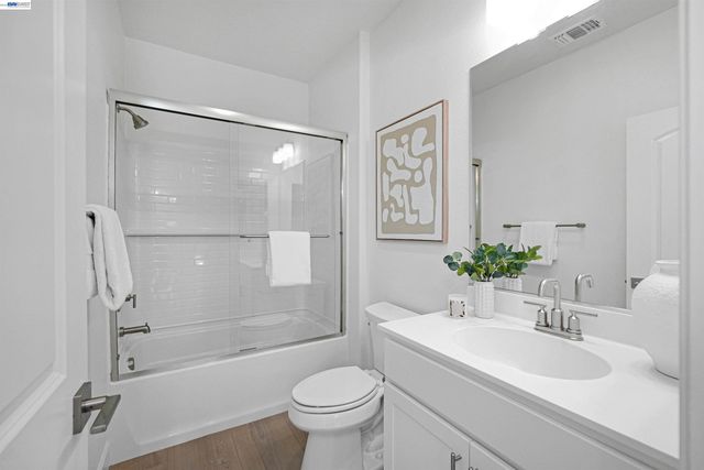 3806 Norbridge Ave, Castro Valley, CA 94546