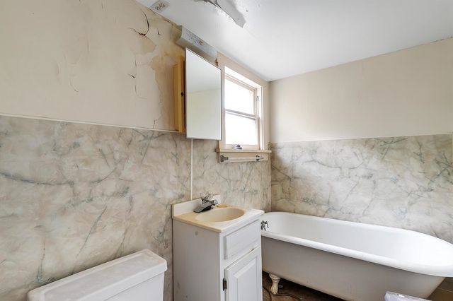 230 W 15th St N, Wichita, KS 67203