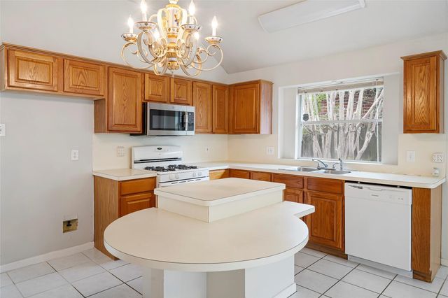 9619 E Withers Way Circle, Houston, TX 77065