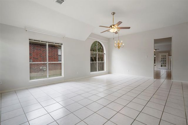 9619 E Withers Way Circle, Houston, TX 77065