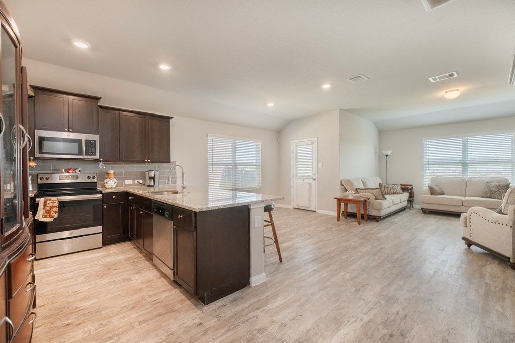 Image 11 of property listing at 218 Holland Park, Schertz, TX 78108