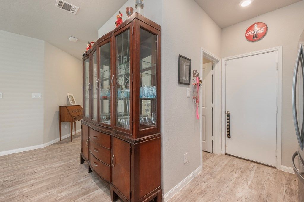 Image 19 of property listing at 218 Holland Park, Schertz, TX 78108