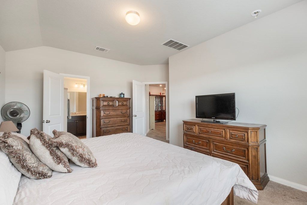 Image 21 of property listing at 218 Holland Park, Schertz, TX 78108