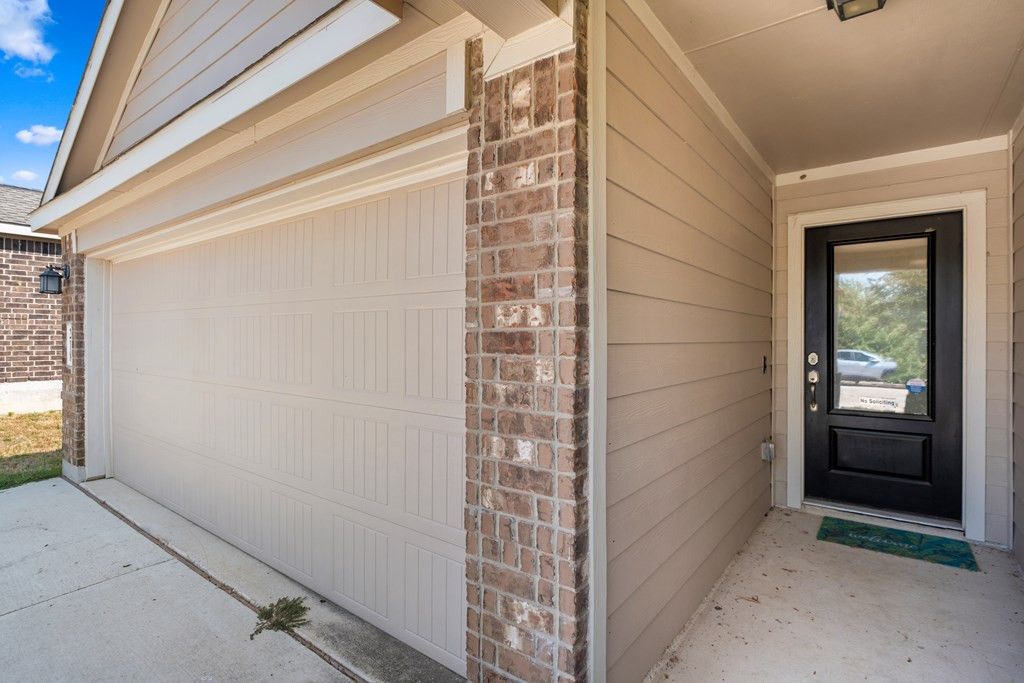 Image 3 of property listing at 218 Holland Park, Schertz, TX 78108