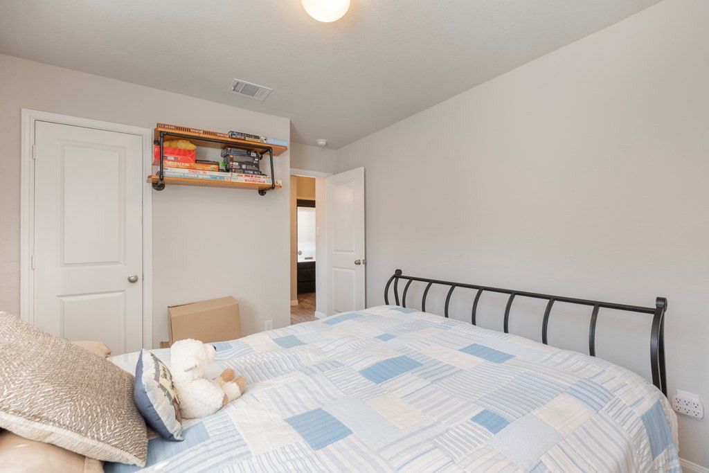 Image 31 of property listing at 218 Holland Park, Schertz, TX 78108