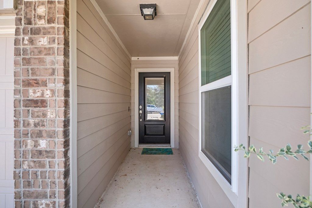 Image 4 of property listing at 218 Holland Park, Schertz, TX 78108