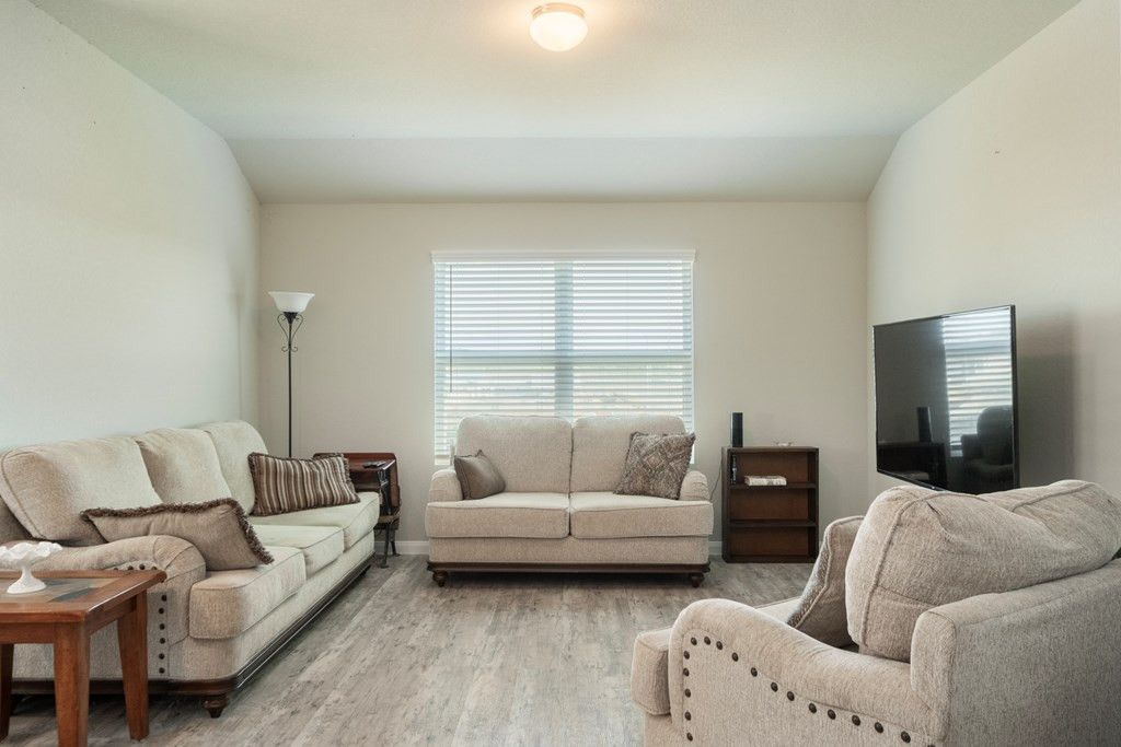 Image 8 of property listing at 218 Holland Park, Schertz, TX 78108