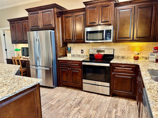 534 W Pine Rose Court Way, Mustang, OK 73064