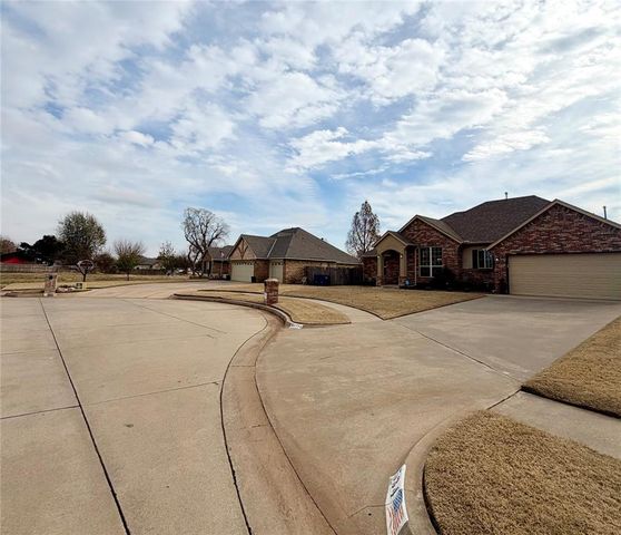 534 W Pine Rose Court Way, Mustang, OK 73064