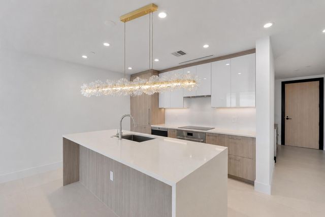 153 N Seabreeze Boulevard N 1803, Fort Lauderdale, FL 33304