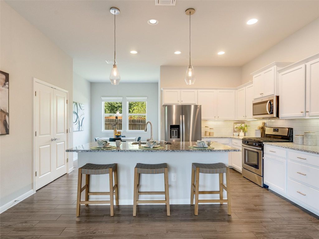 7816 Vista Mejor DR, Austin, TX 78744