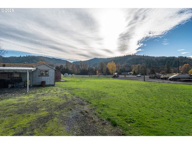 168 BREEZY Ln, Roseburg, OR 97470