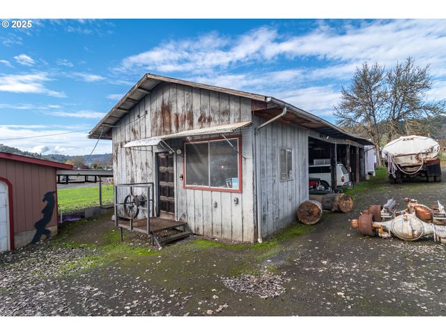 168 BREEZY Ln, Roseburg, OR 97470