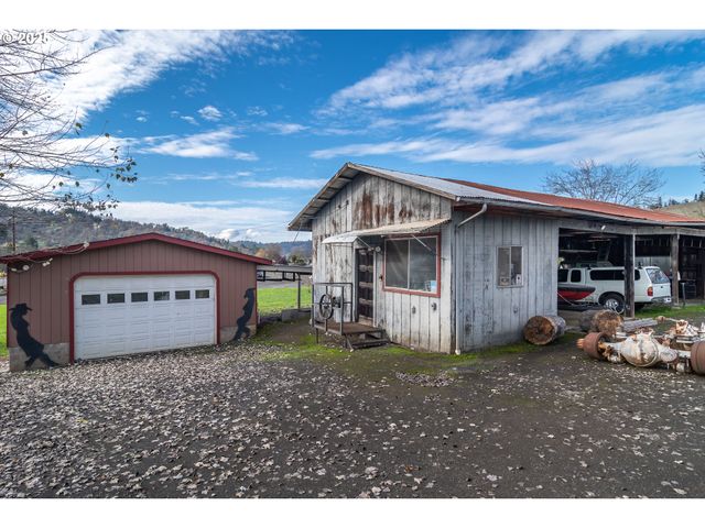 168 BREEZY Ln, Roseburg, OR 97470