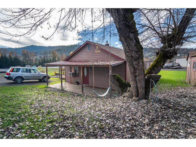 168 BREEZY Ln, Roseburg, OR 97470