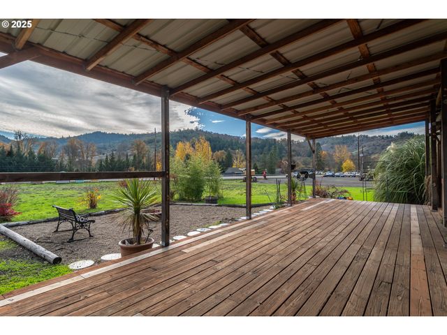 168 BREEZY Ln, Roseburg, OR 97470