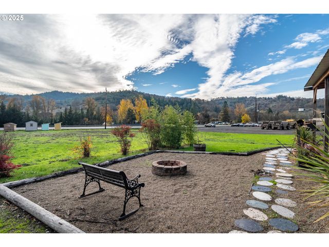 168 BREEZY Ln, Roseburg, OR 97470