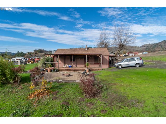 168 BREEZY Ln, Roseburg, OR 97470